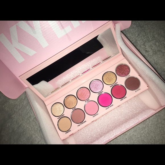 Kylie Cosmetics Limited Edition Valentines Palette - Picture 8 of 8